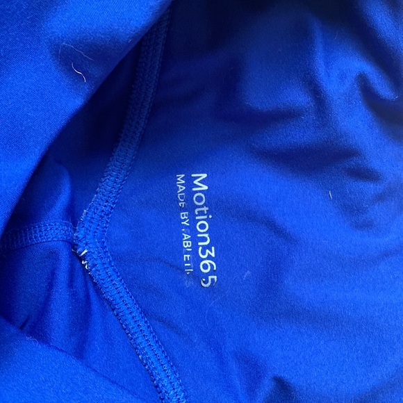 blue fabletics leggings - Picture 4 of 4